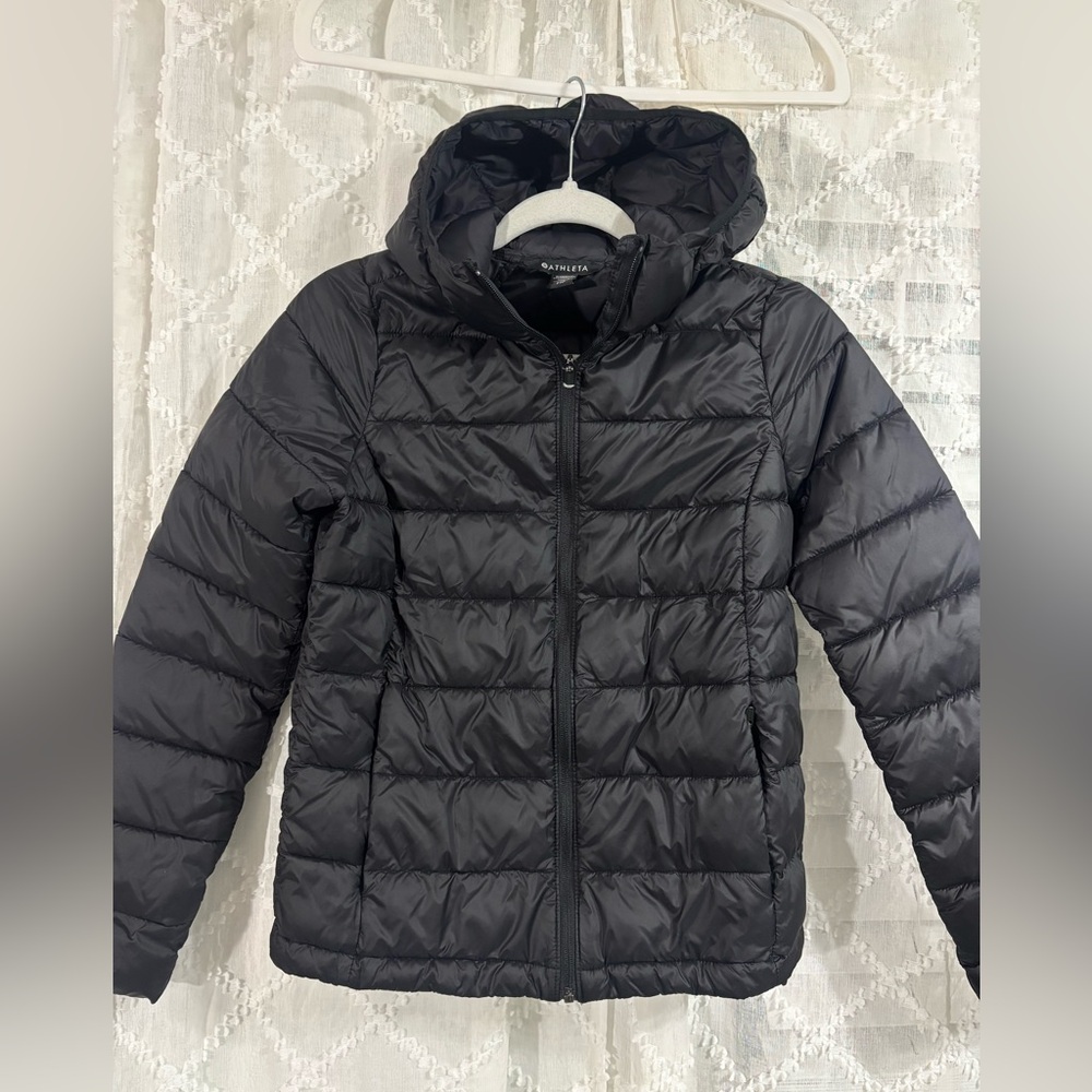 Athleta Black Puffer Jacket with Hood And Zip From With A‎ Zip Pouch On Back